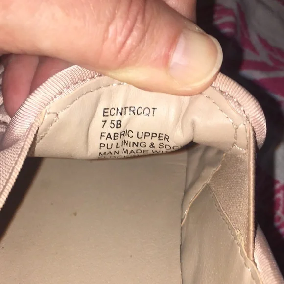 Steve Madden 7.5 rose sneakers good condition but used. - Picture 8 of 8